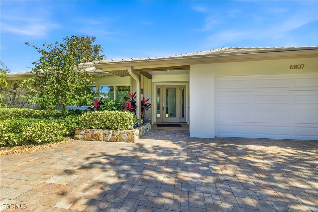 6807 Azalea LN