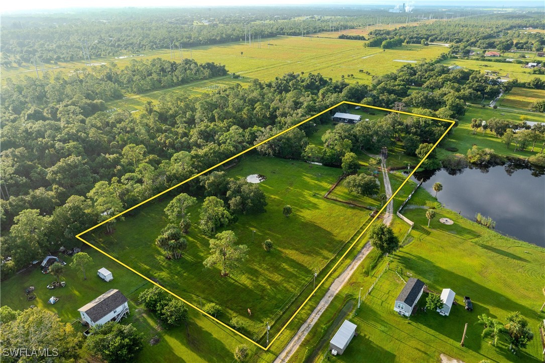 11211 Lazy Acres LN