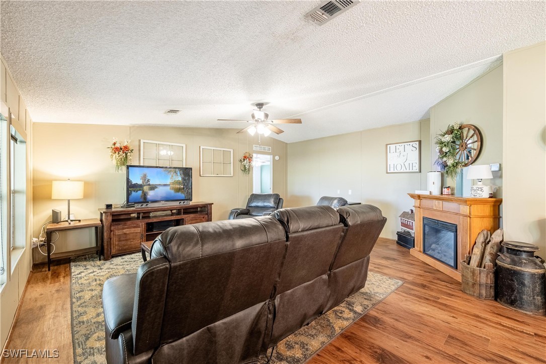 11211 Lazy Acres LN