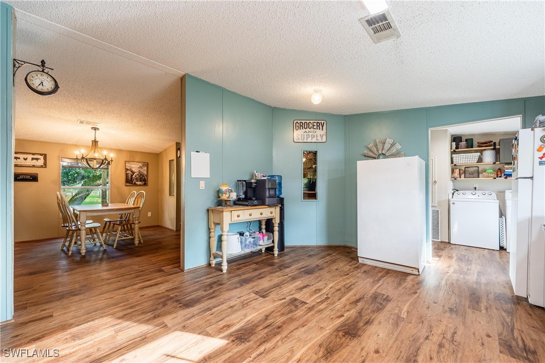 11211 Lazy Acres LN
