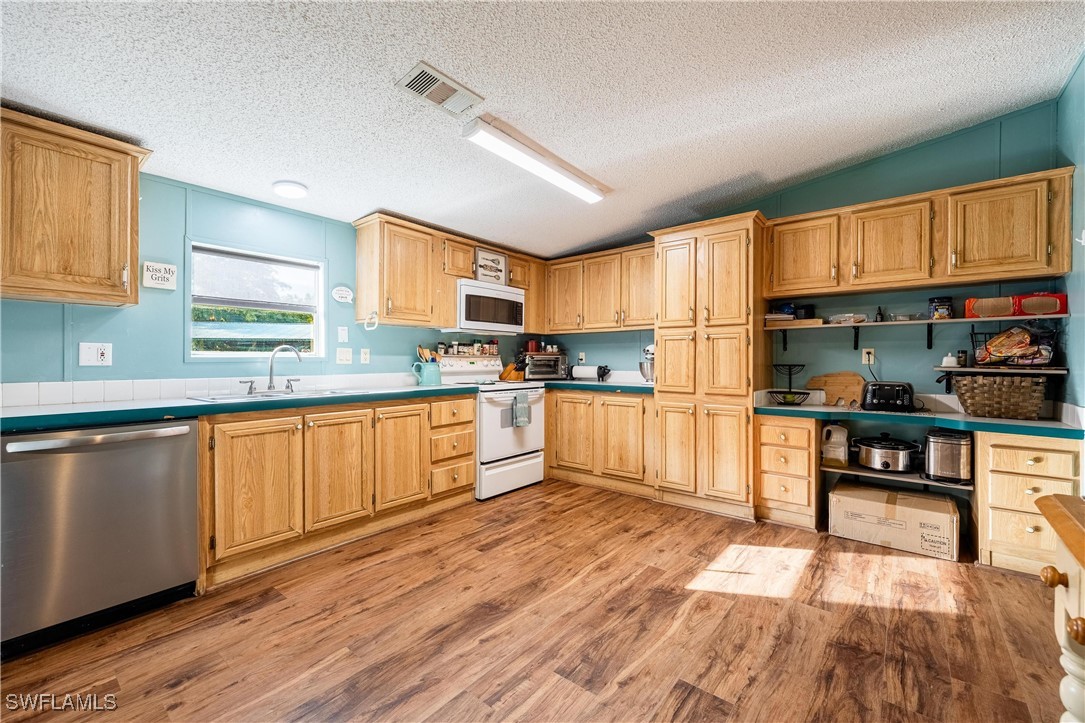 11211 Lazy Acres LN