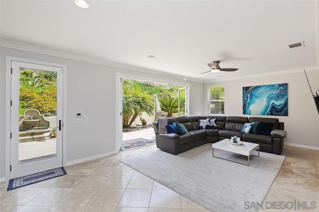 3289 Avenida De Sueno