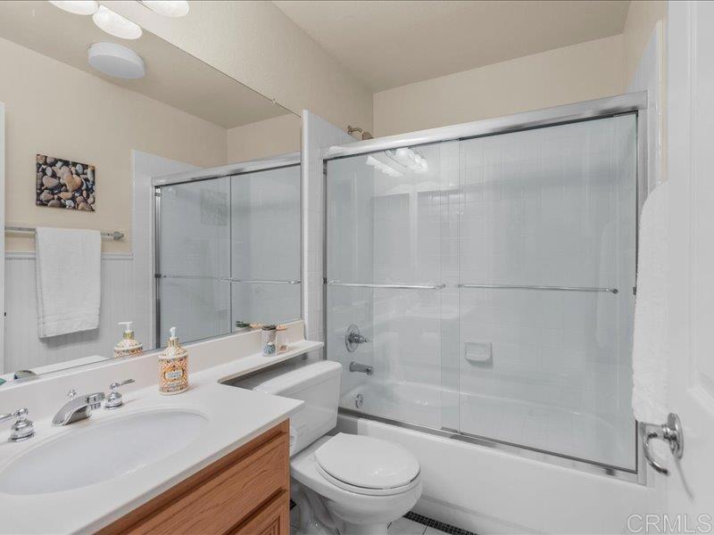 2381 Avenida Helecho