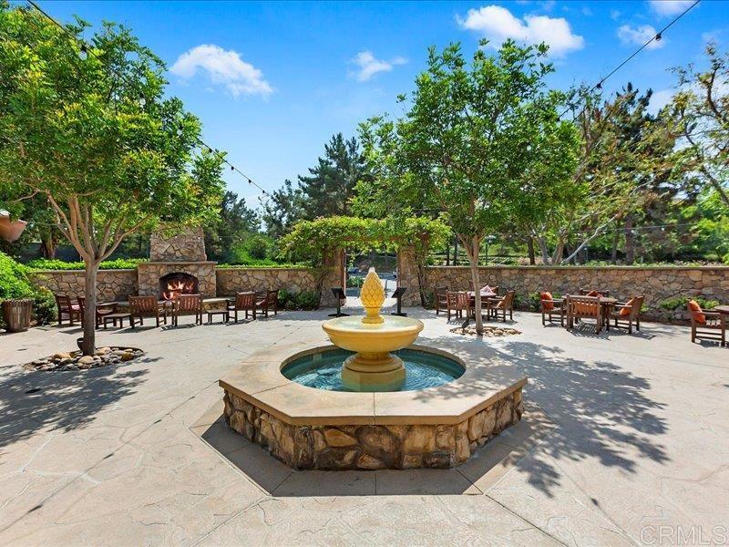 2381 Avenida Helecho