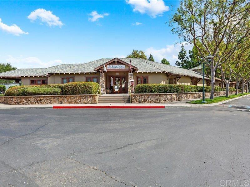 2381 Avenida Helecho