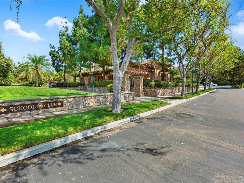 2381 Avenida Helecho