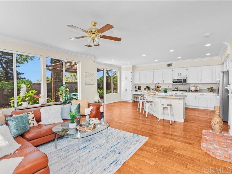 2381 Avenida Helecho