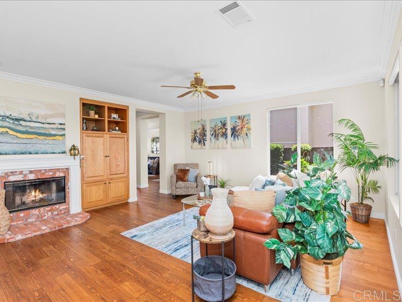 2381 Avenida Helecho