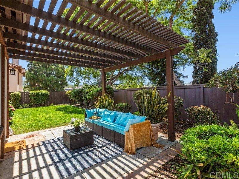 2381 Avenida Helecho