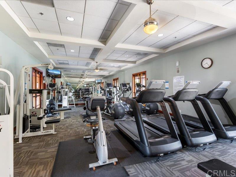 2381 Avenida Helecho