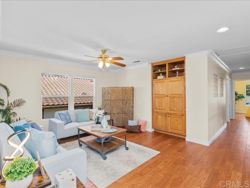 2381 Avenida Helecho