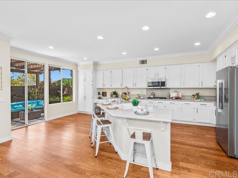 2381 Avenida Helecho