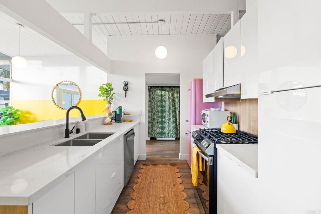 3430 Las Vegas Drive