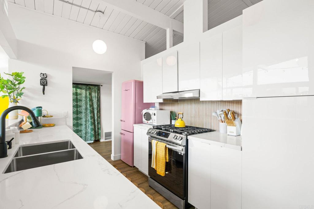 3430 Las Vegas Drive