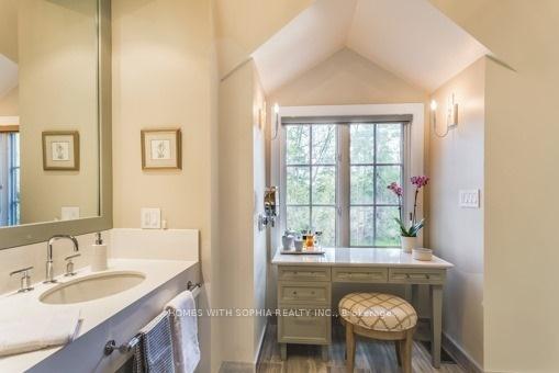 162 Glenvale Boulevard, Toronto C11