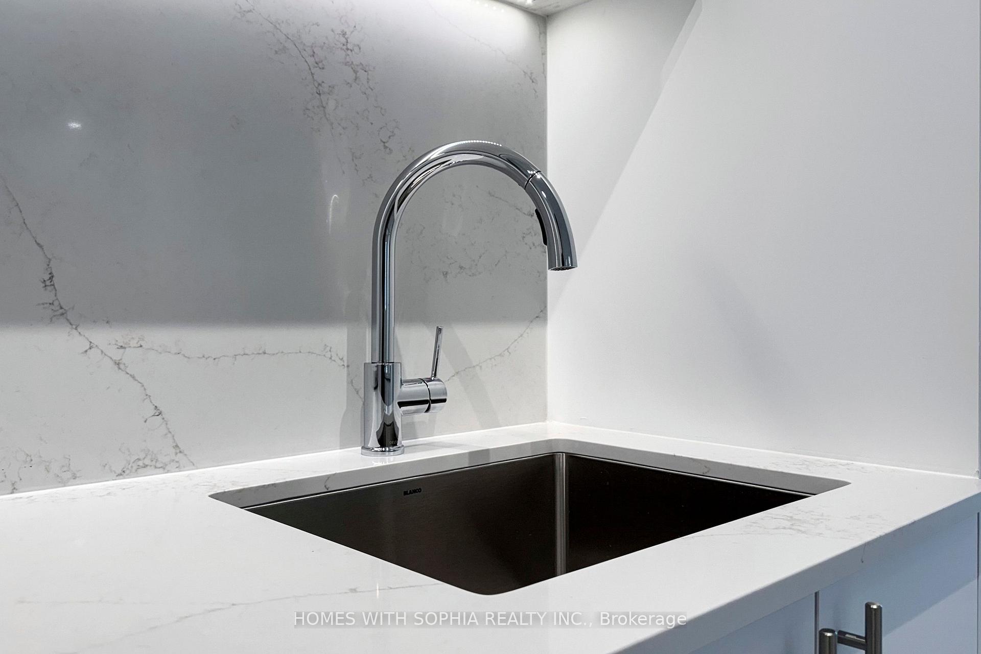 181 Sheppard Avenue E 713