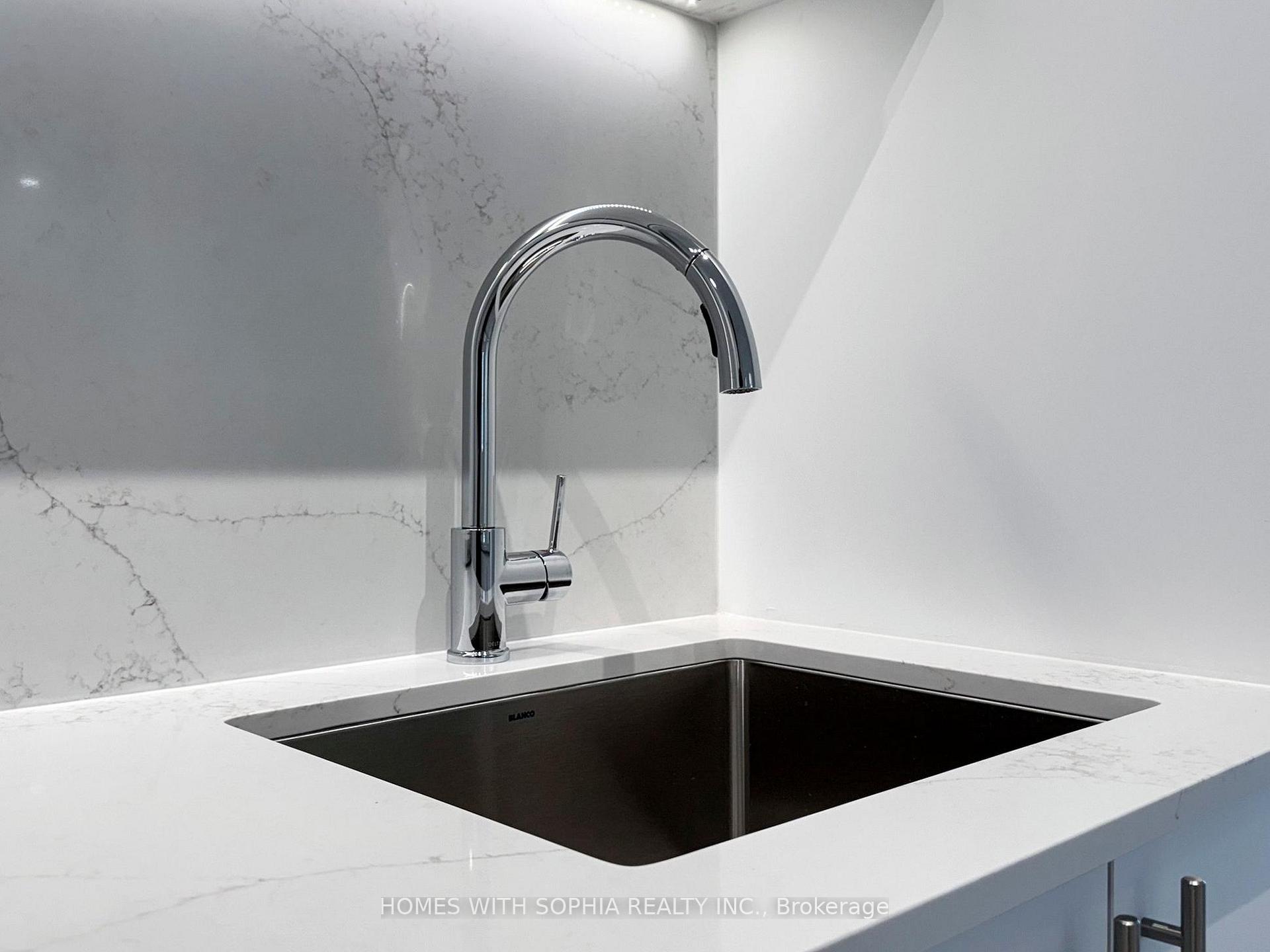 181 Sheppard Avenue E 713