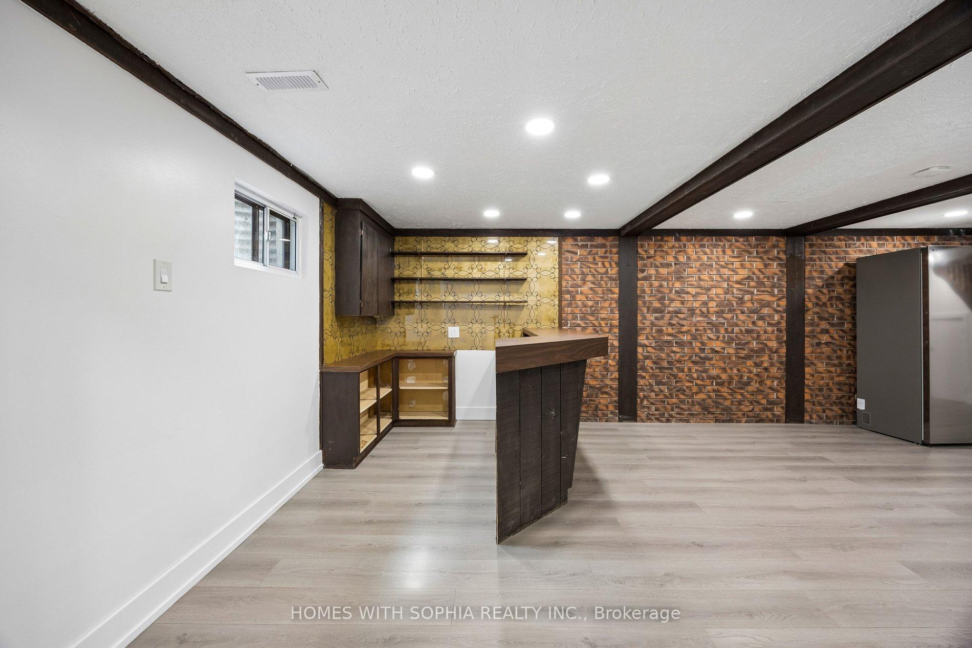34 Rustywood Drive