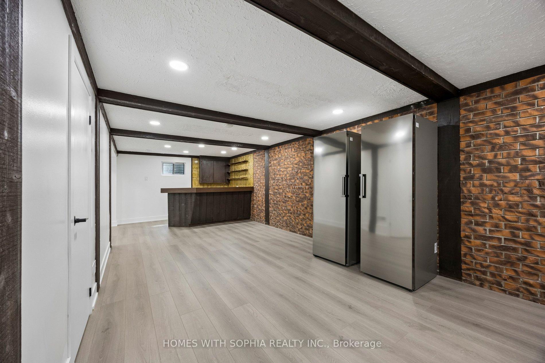 34 Rustywood Drive