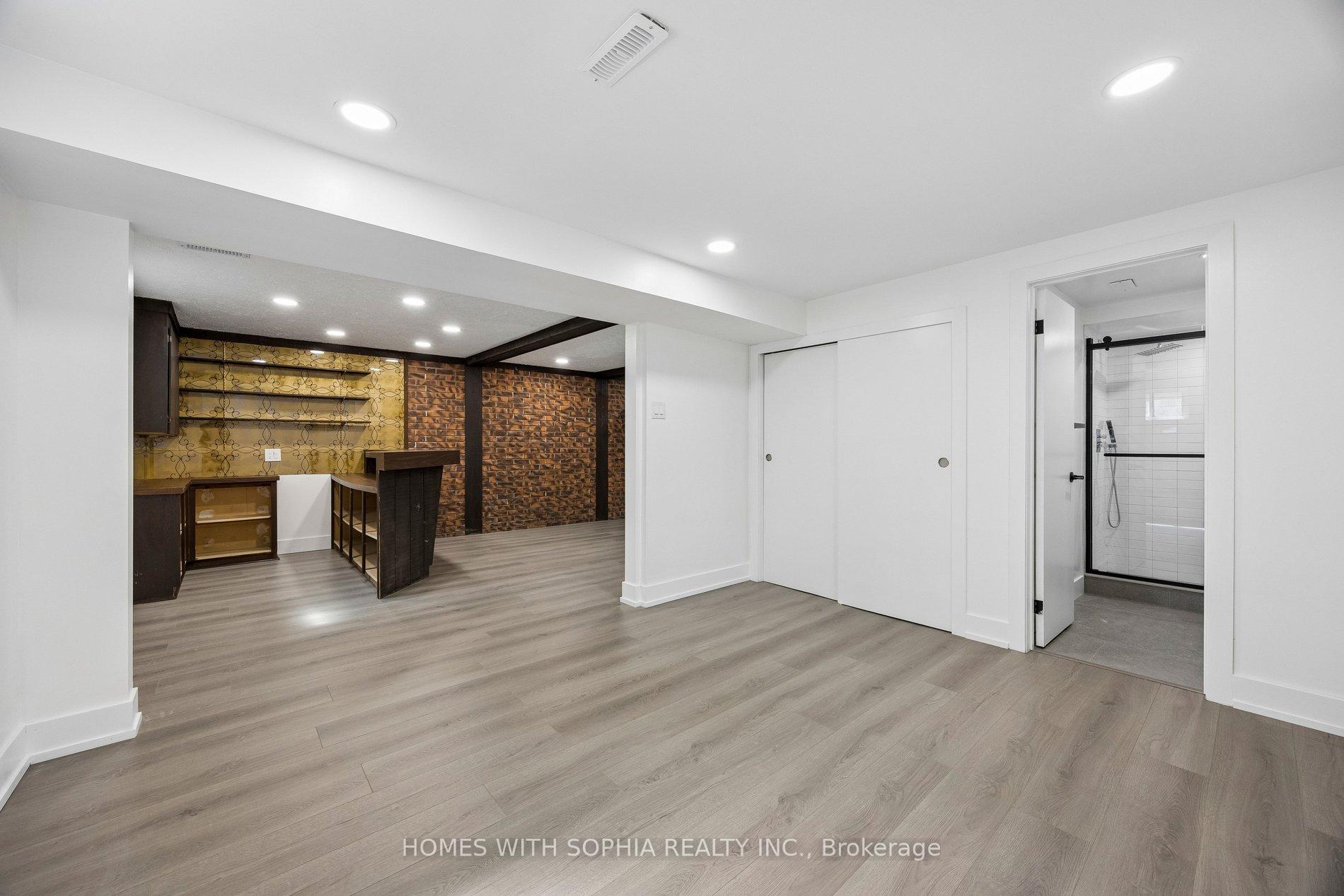 34 Rustywood Drive
