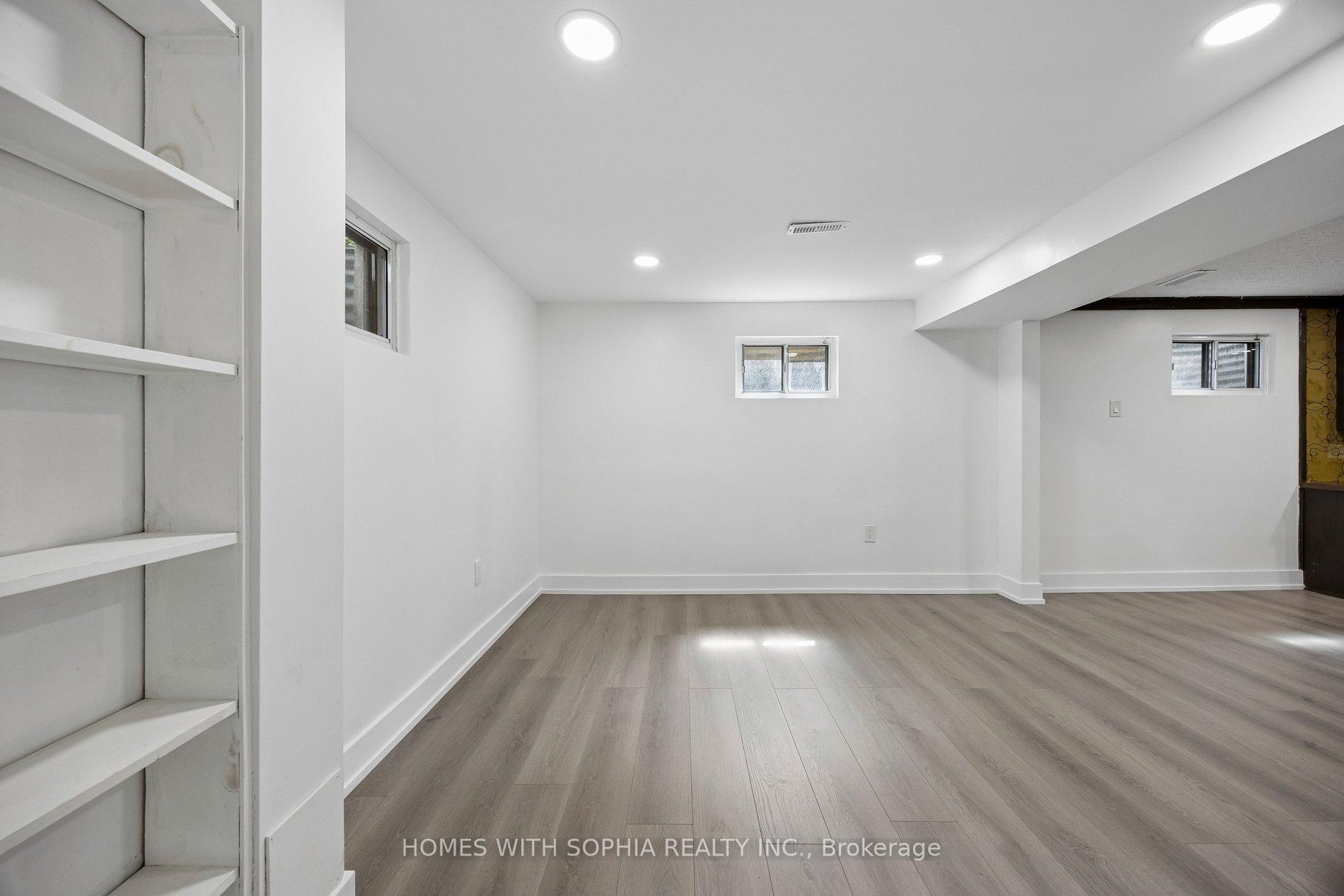 34 Rustywood Drive