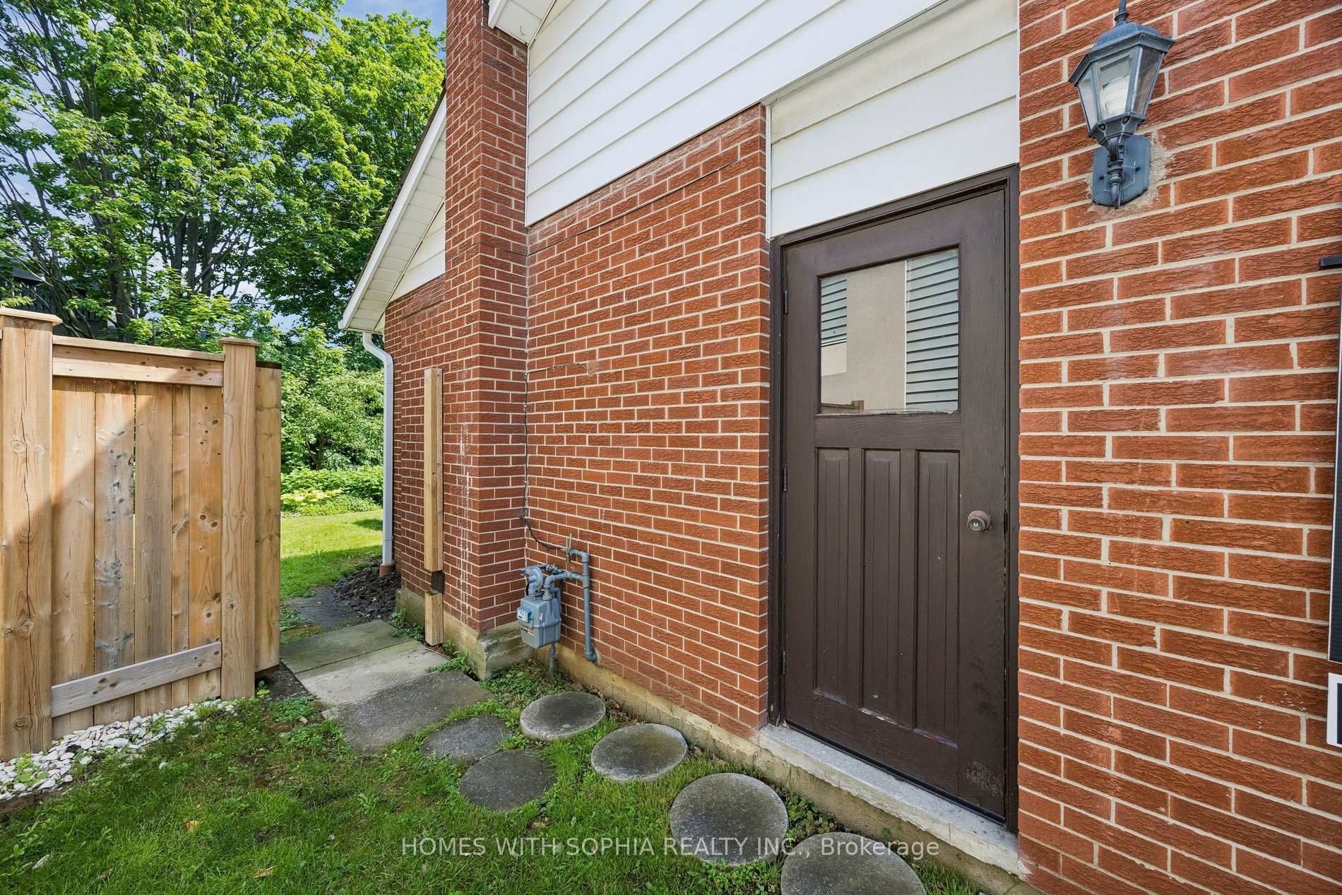 34 Rustywood Drive