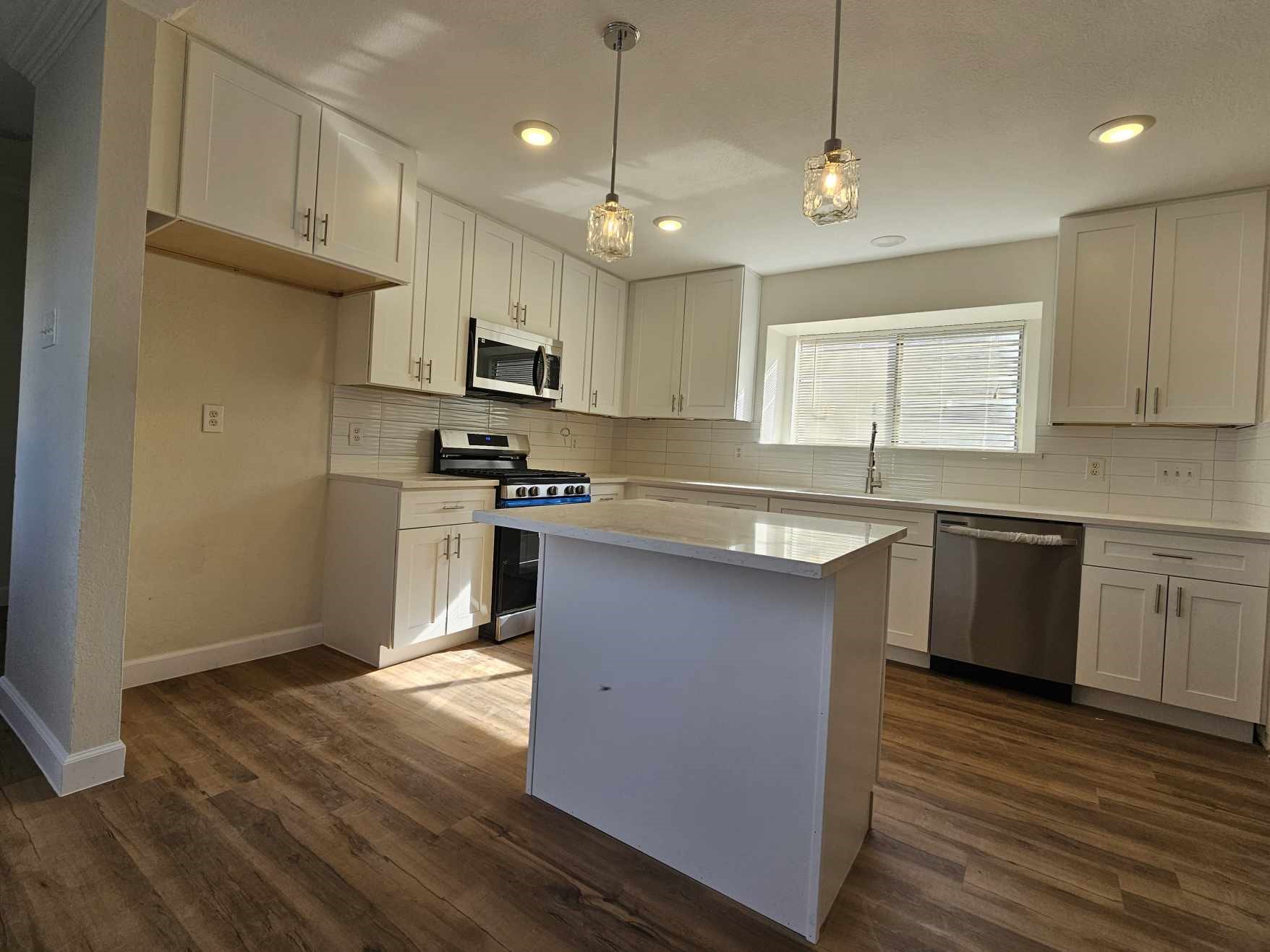 2322 Crestview Lane