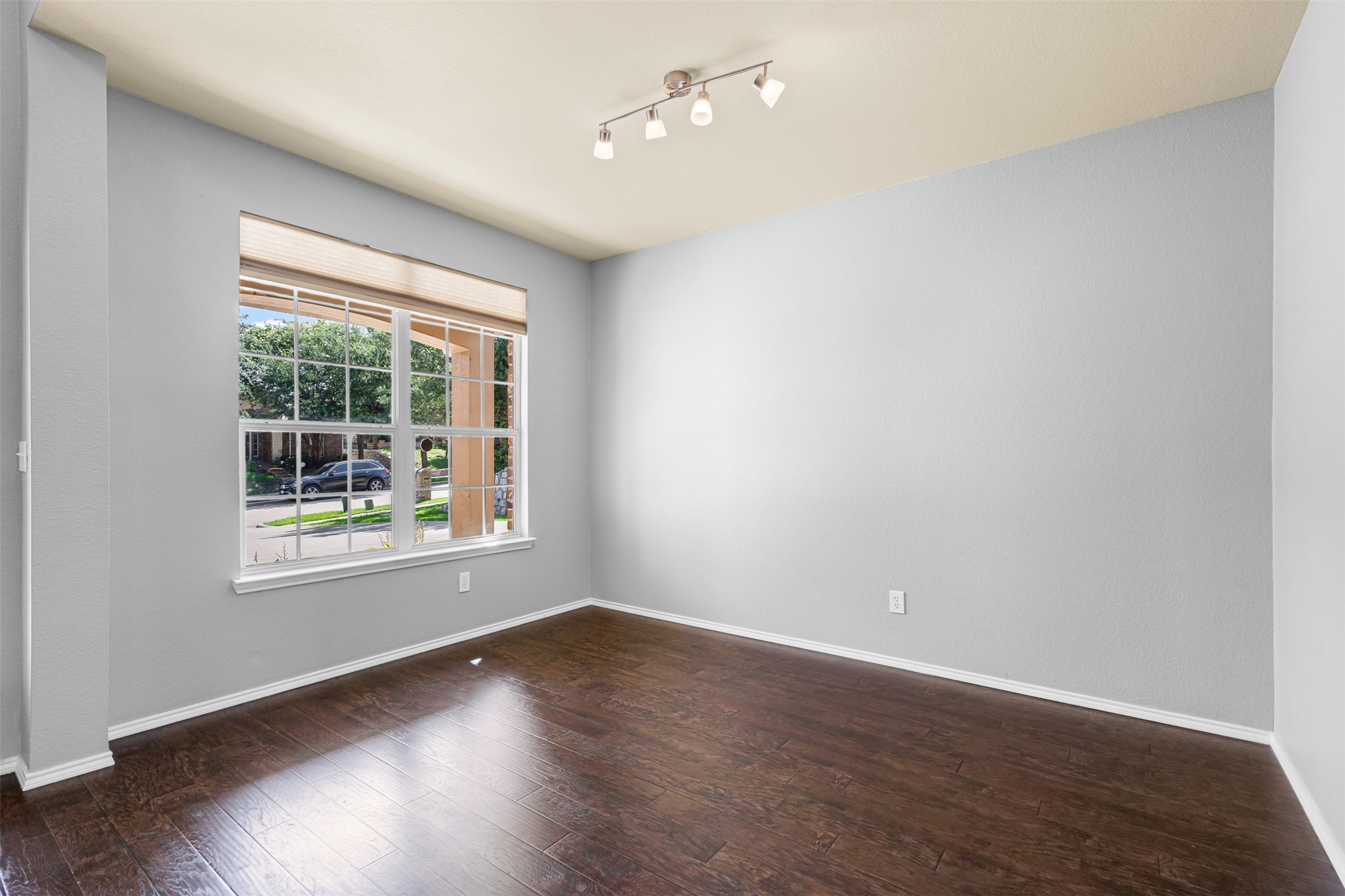 1413 Glenshire Drive