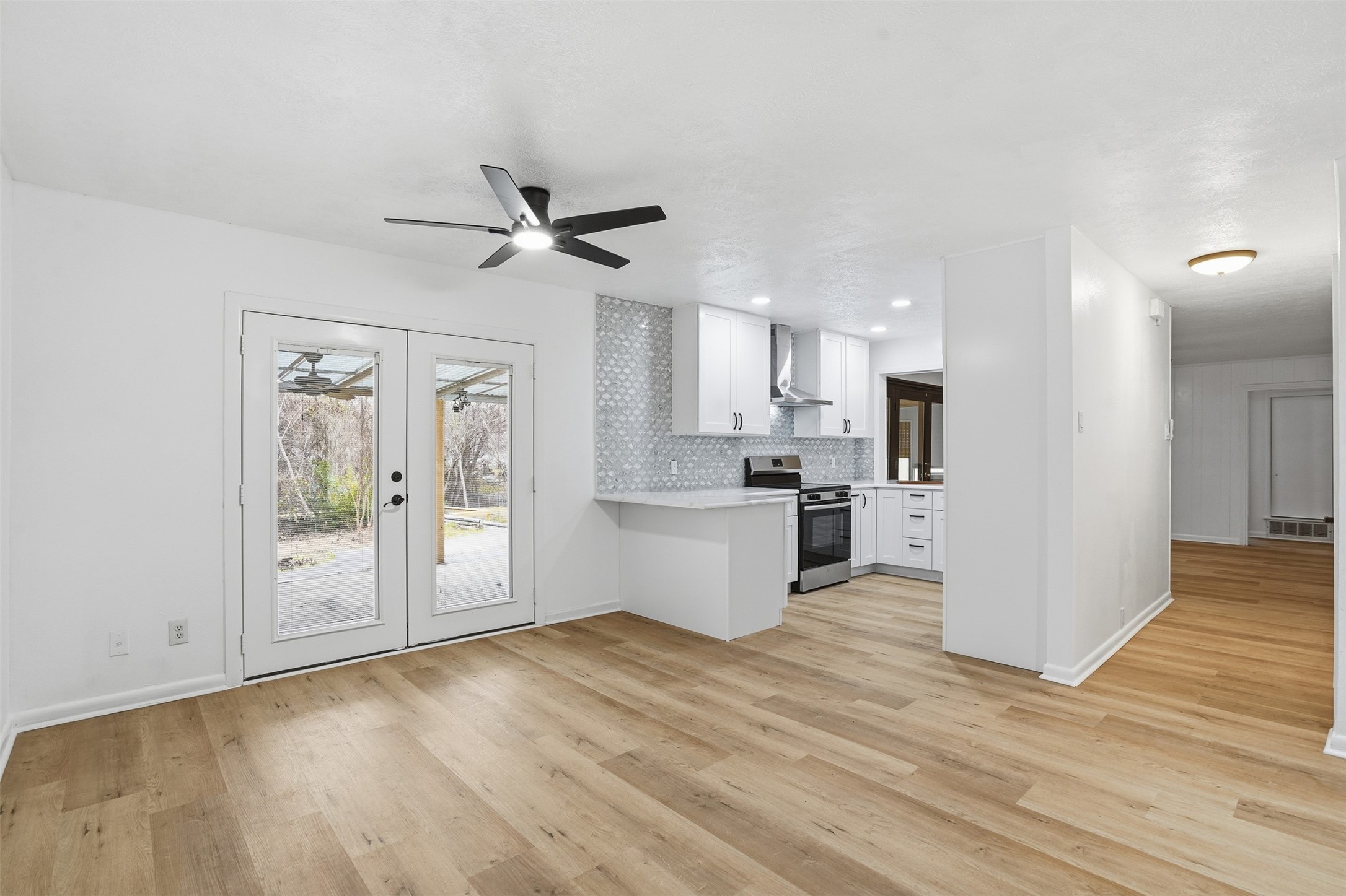 525 W Ridgewood Drive