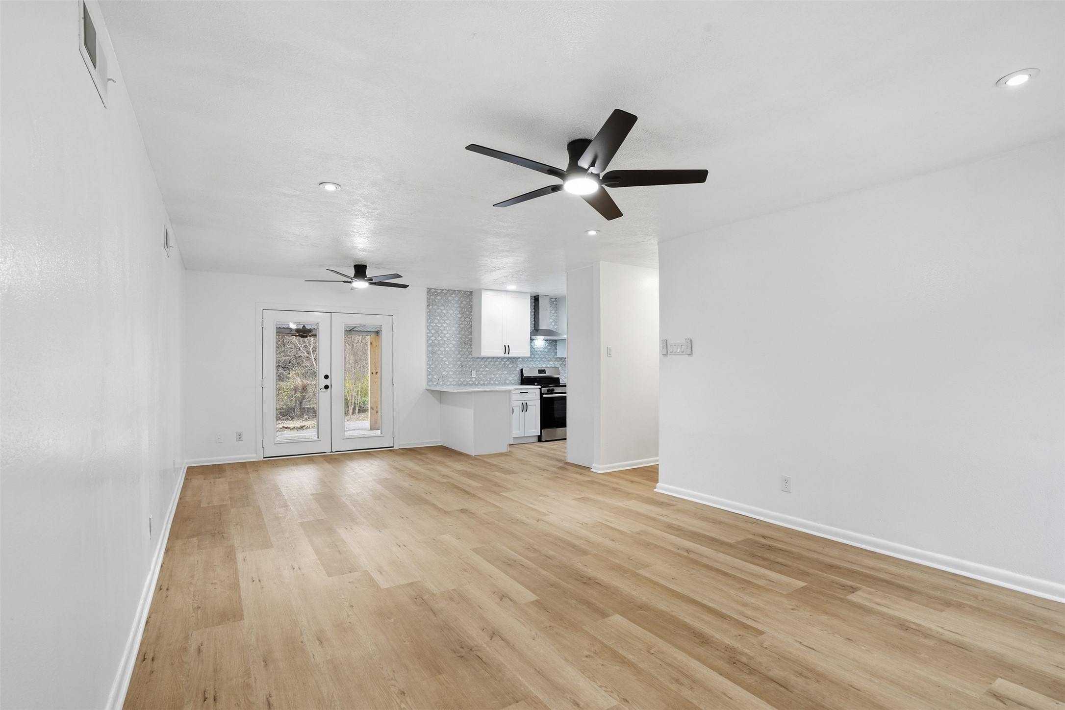 525 W Ridgewood Drive
