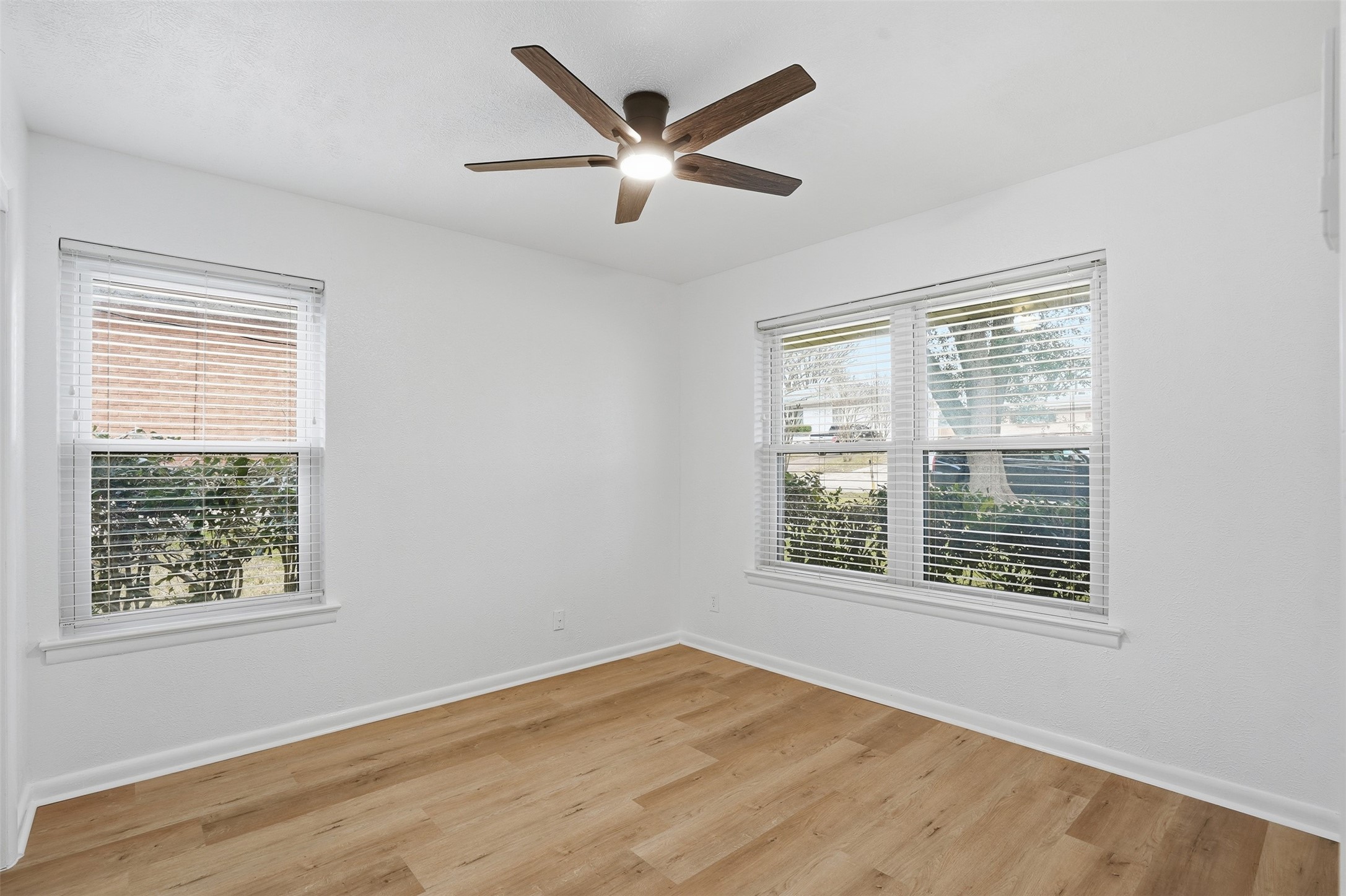 525 W Ridgewood Drive