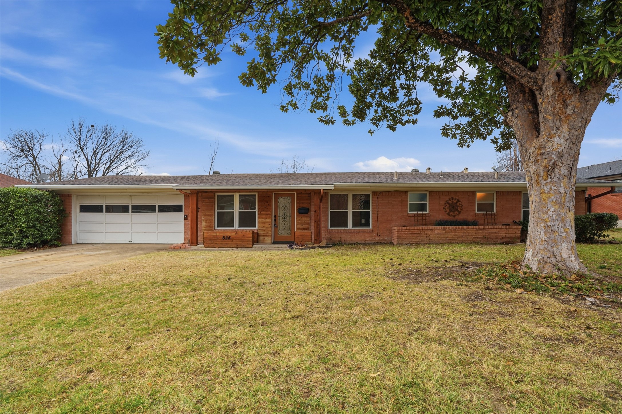 525 W Ridgewood Drive