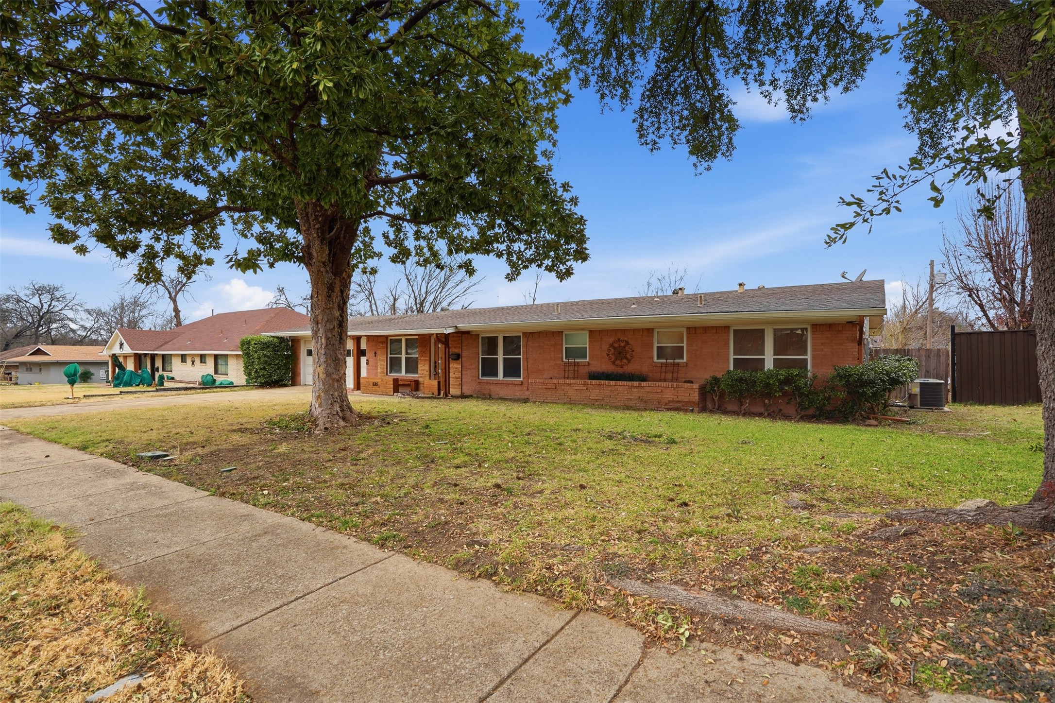 525 W Ridgewood Drive