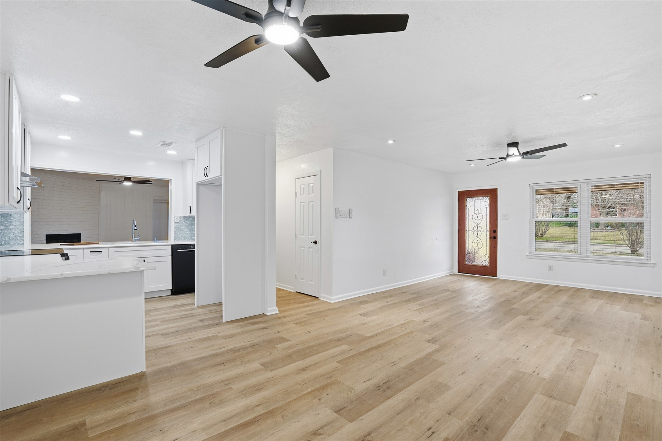 525 W Ridgewood Drive