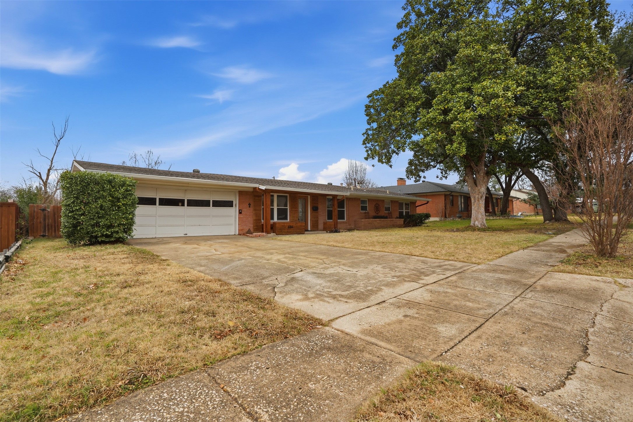 525 W Ridgewood Drive
