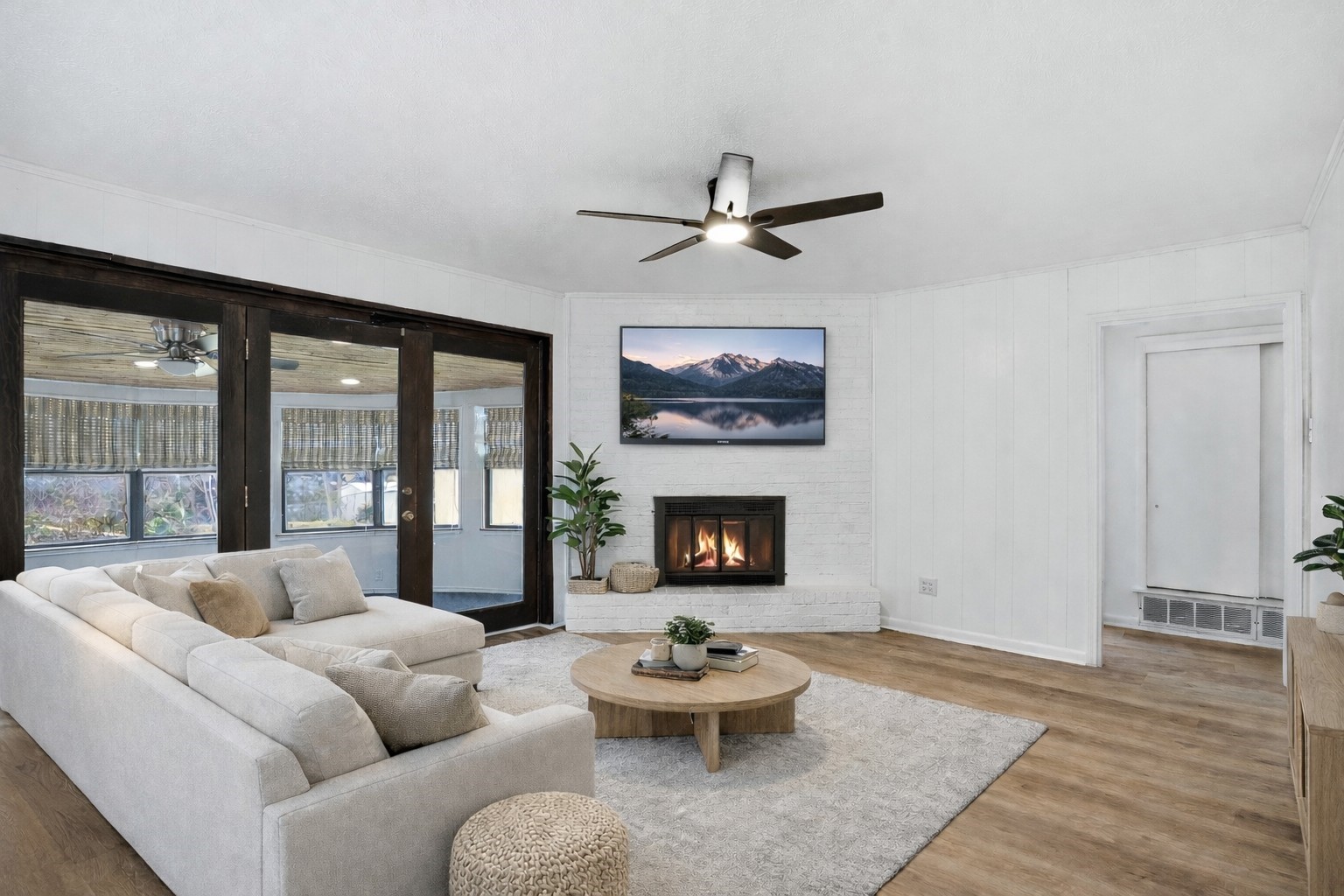 525 W Ridgewood Drive