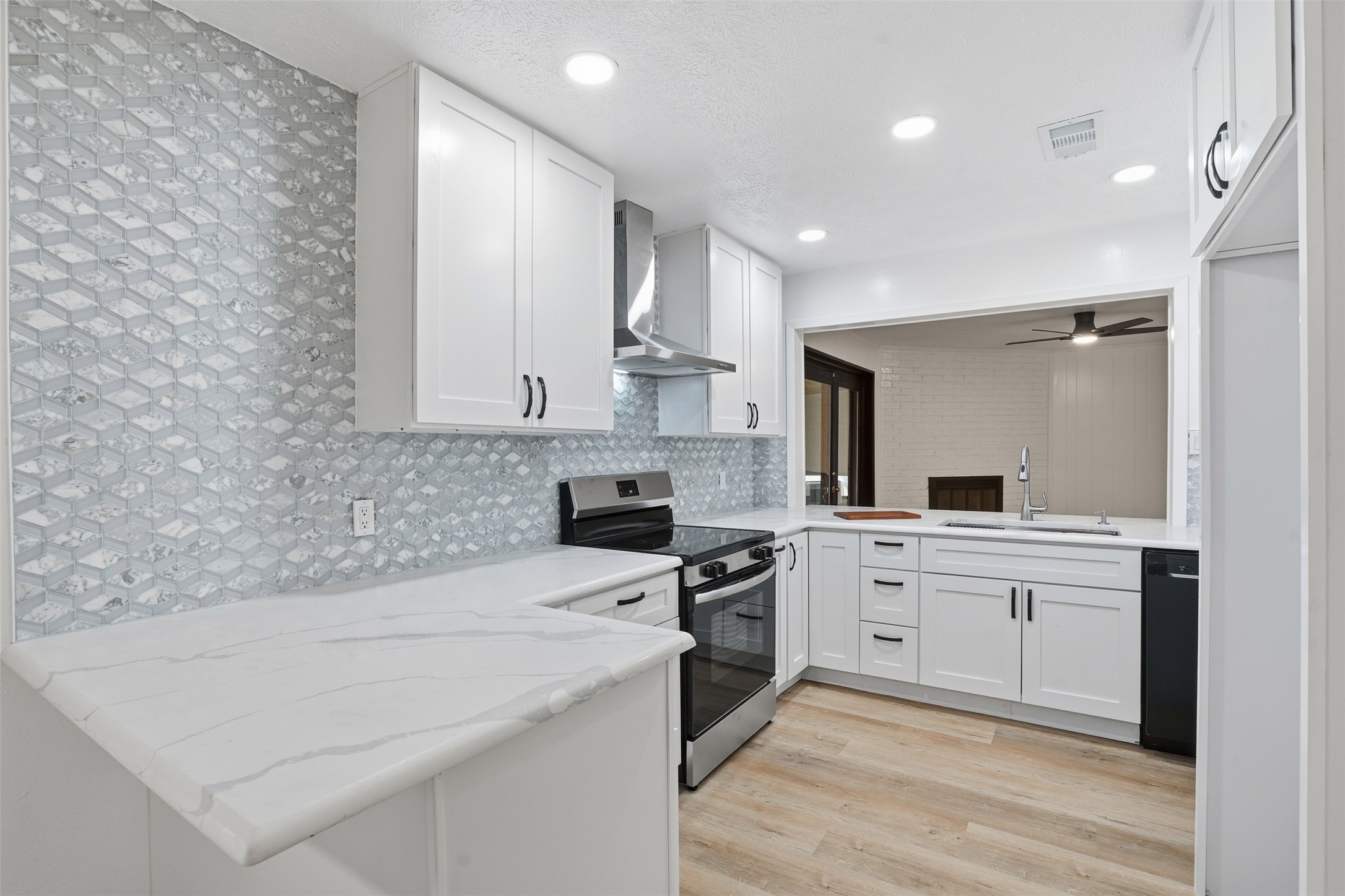 525 W Ridgewood Drive