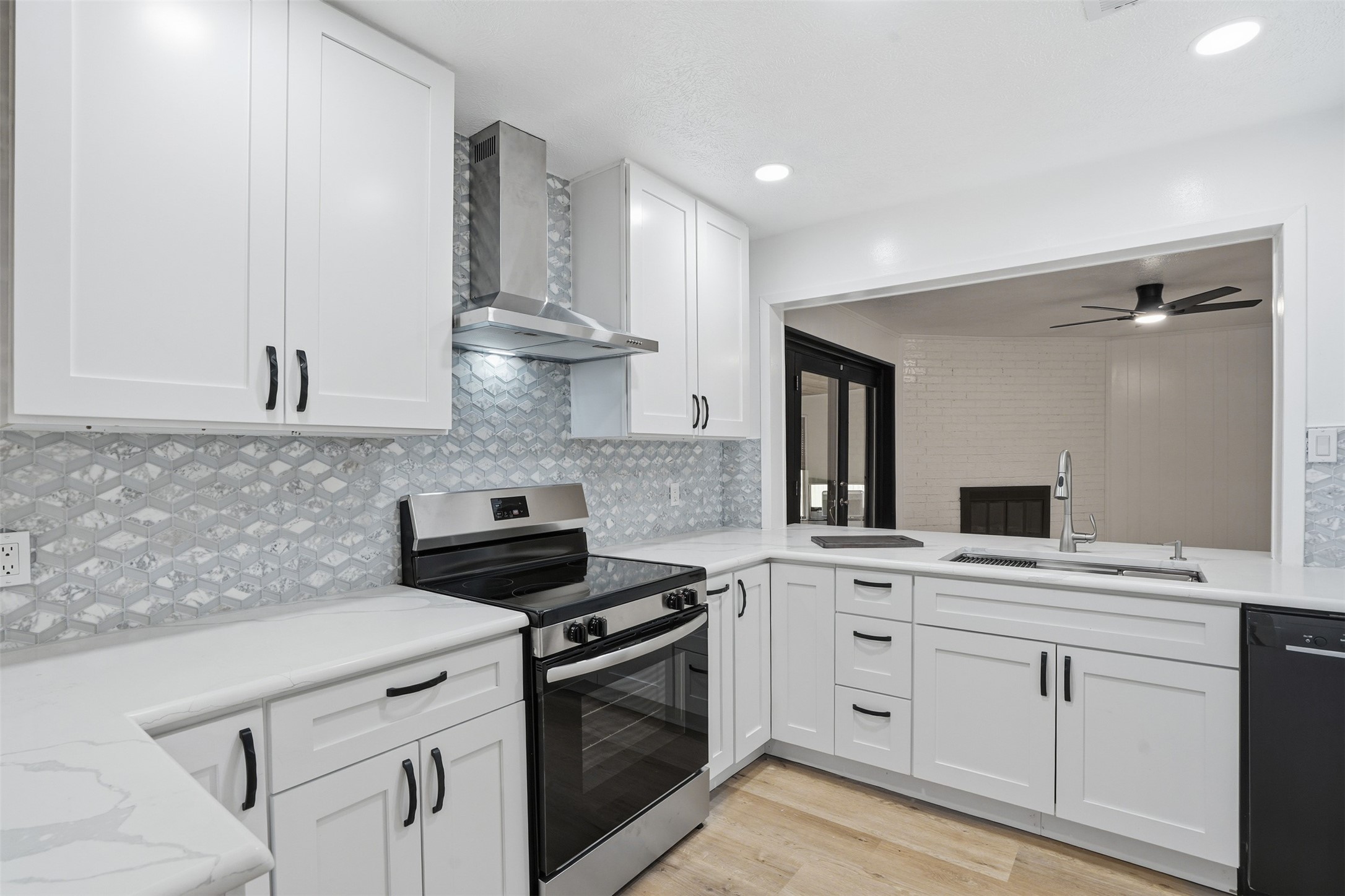 525 W Ridgewood Drive