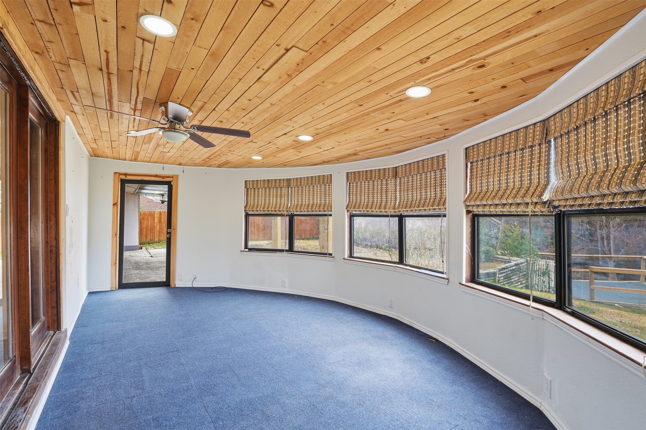 525 W Ridgewood Drive