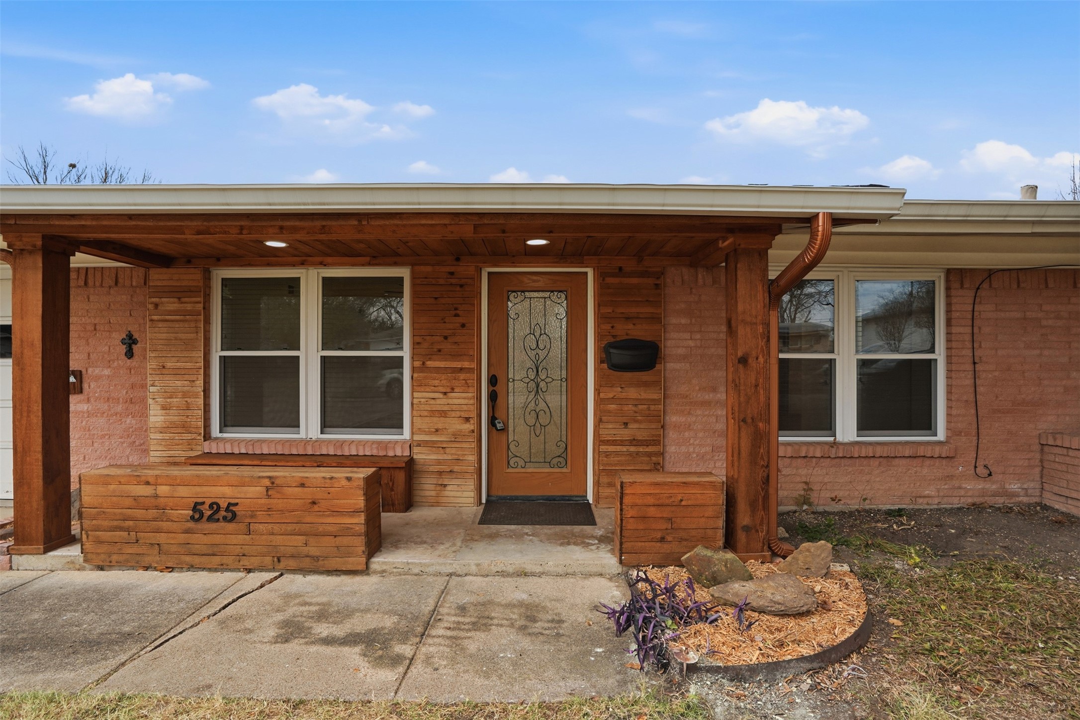 525 W Ridgewood Drive