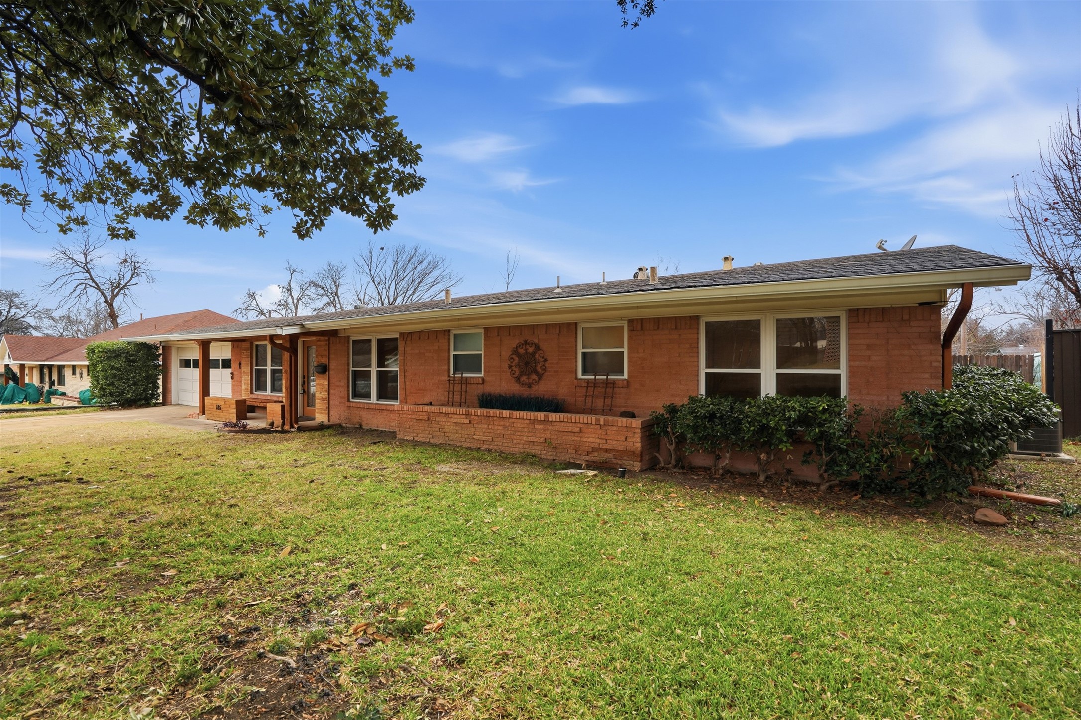 525 W Ridgewood Drive