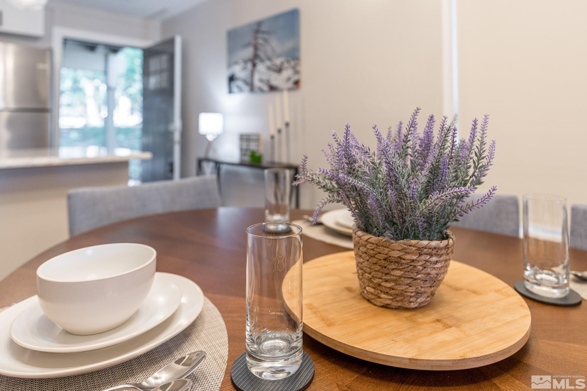 810 Alder Avenue, 52