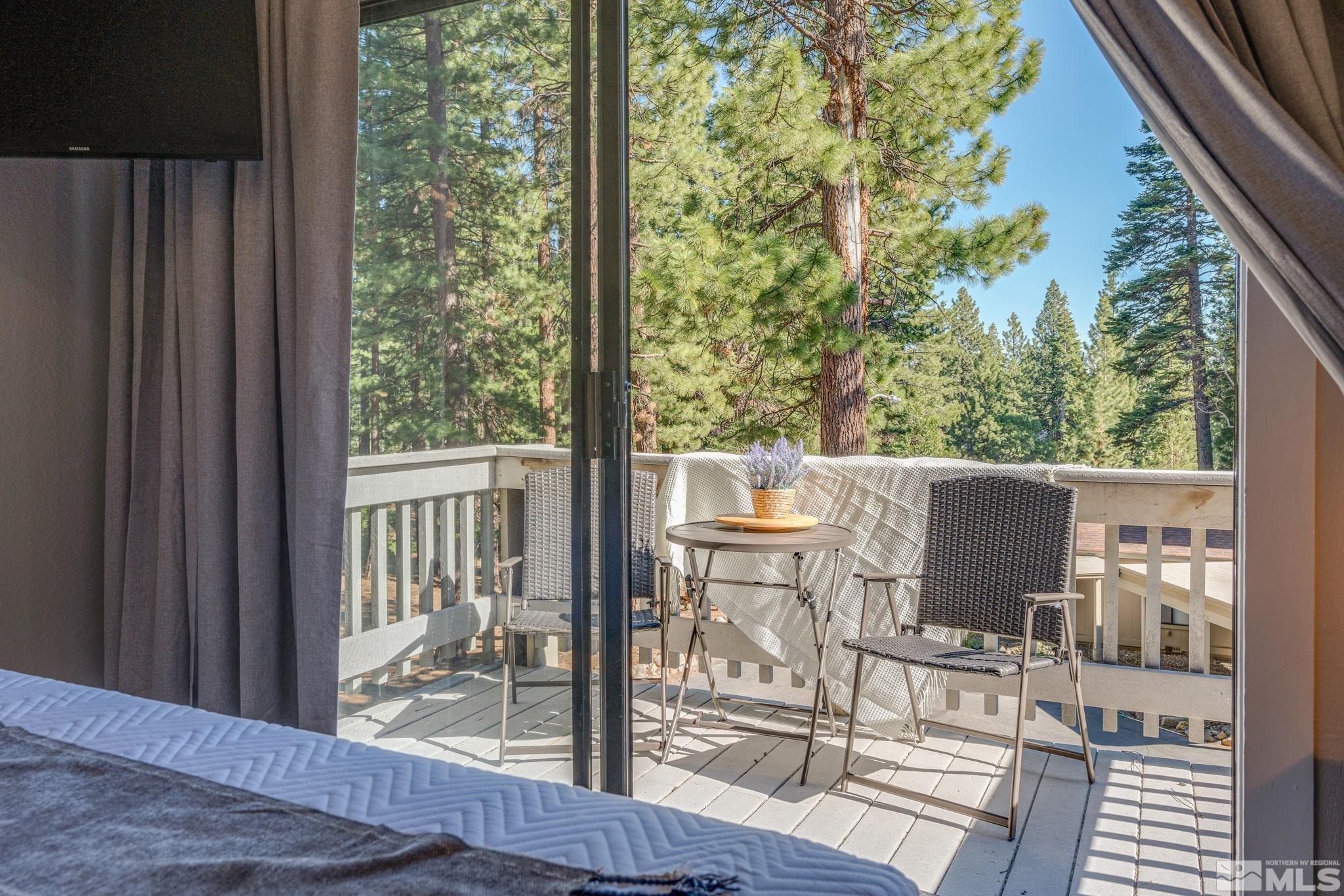 810 Alder Avenue, 52