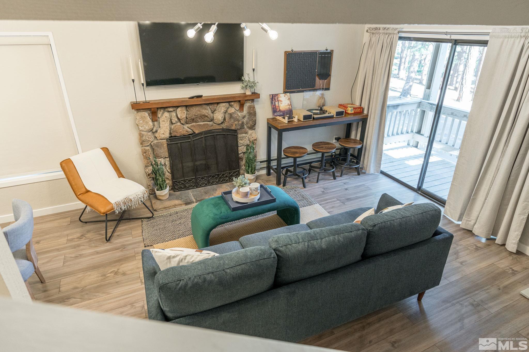 810 Alder Avenue, 52