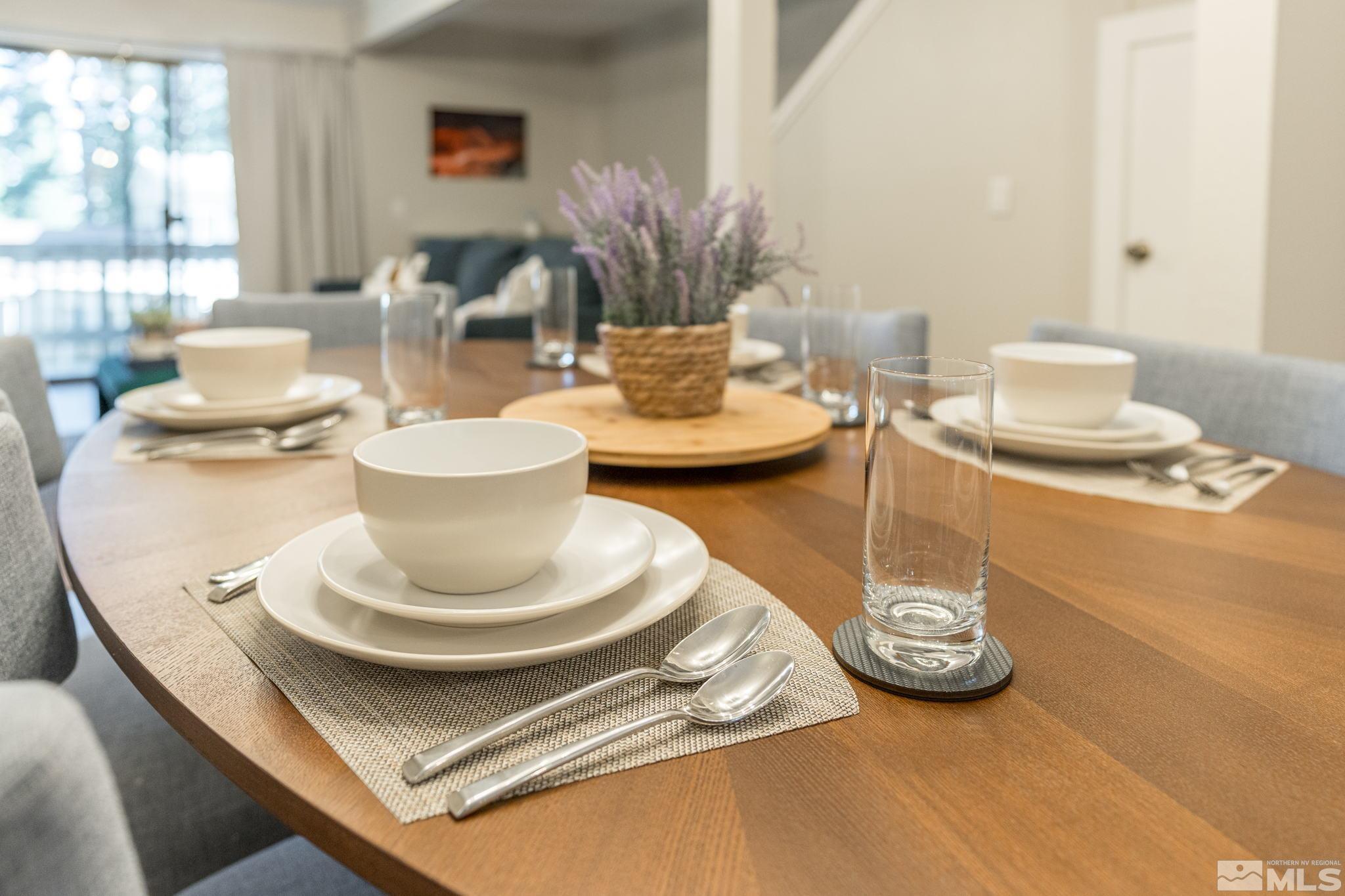 810 Alder Avenue, 52