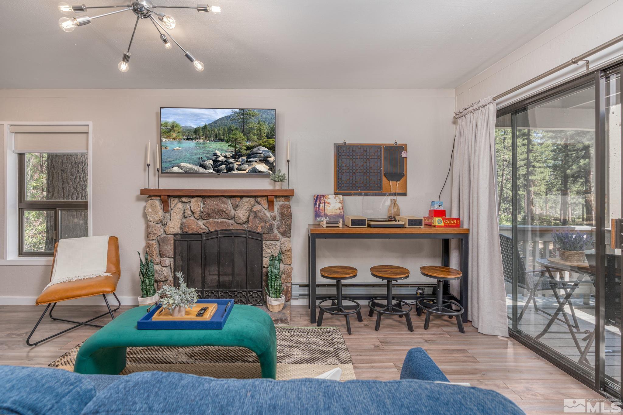 810 Alder Avenue, 52