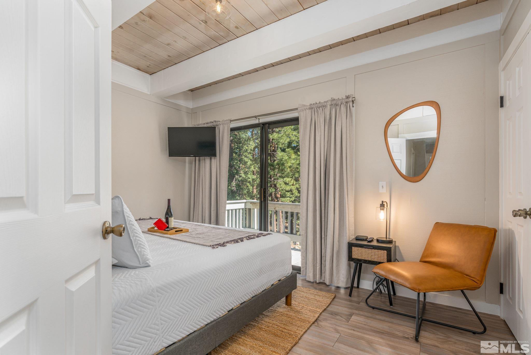 810 Alder Avenue, 52