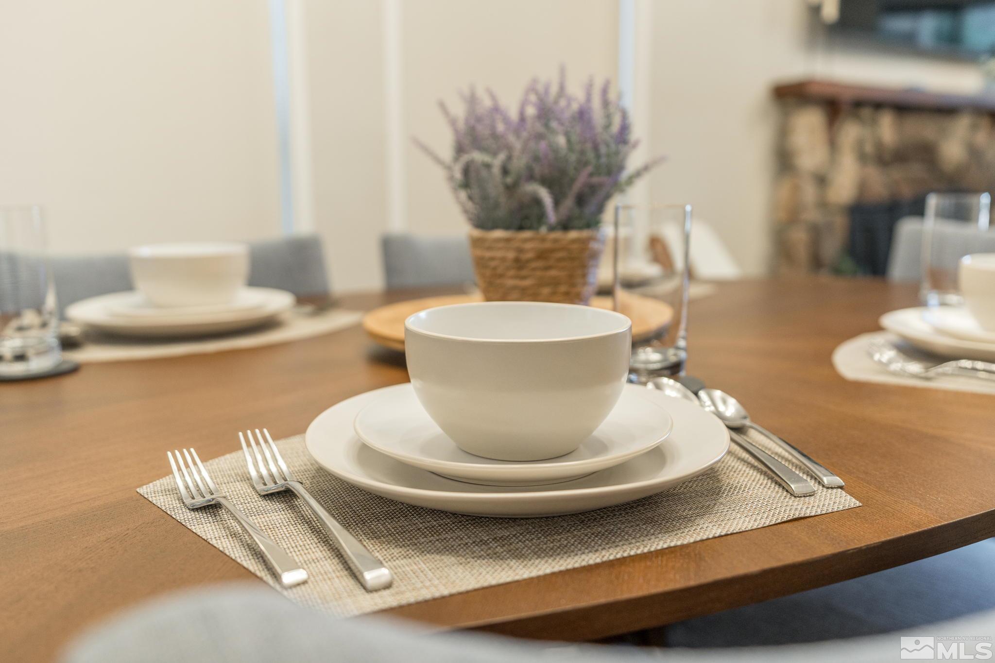 810 Alder Avenue, 52