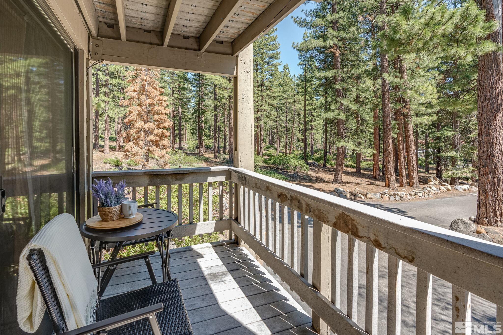 810 Alder Avenue, 52