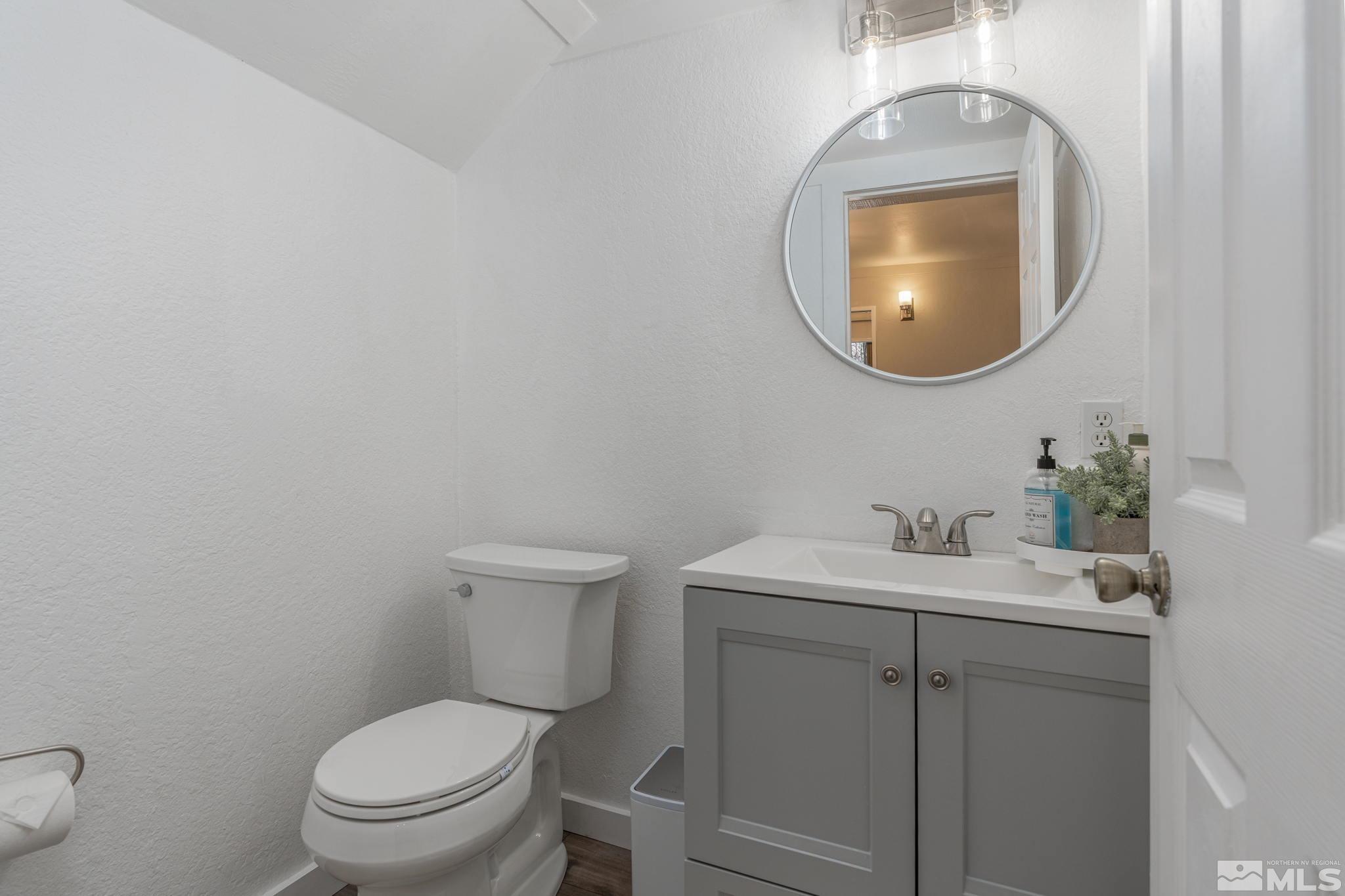 810 Alder Avenue, 52